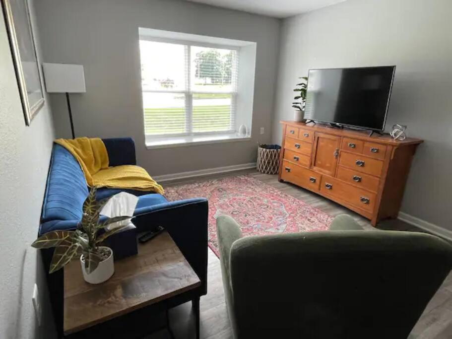 The Bernice - 2 Bedroom Apt In Quilt Town, Usa Hamilton Eksteriør billede
