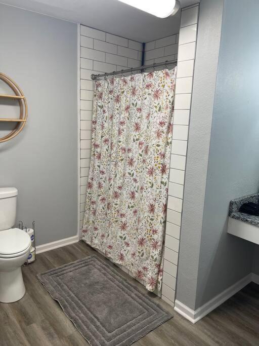 The Bernice - 2 Bedroom Apt In Quilt Town, Usa Hamilton Eksteriør billede
