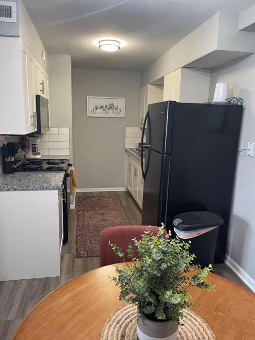 The Bernice - 2 Bedroom Apt In Quilt Town, Usa Hamilton Eksteriør billede